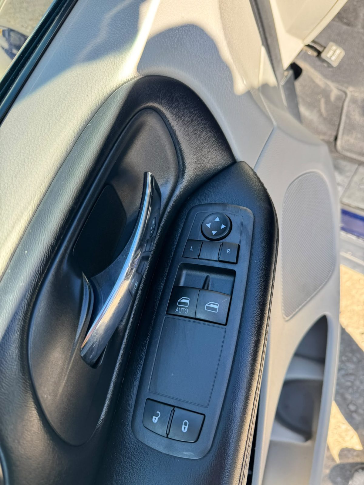 2017 Dodge Grand Caravan - Image 16