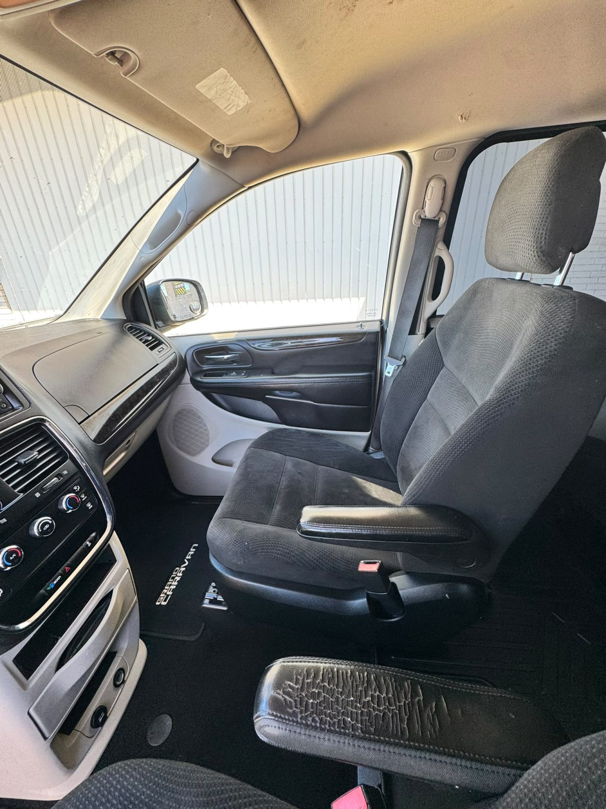 2017 Dodge Grand Caravan - Image 14