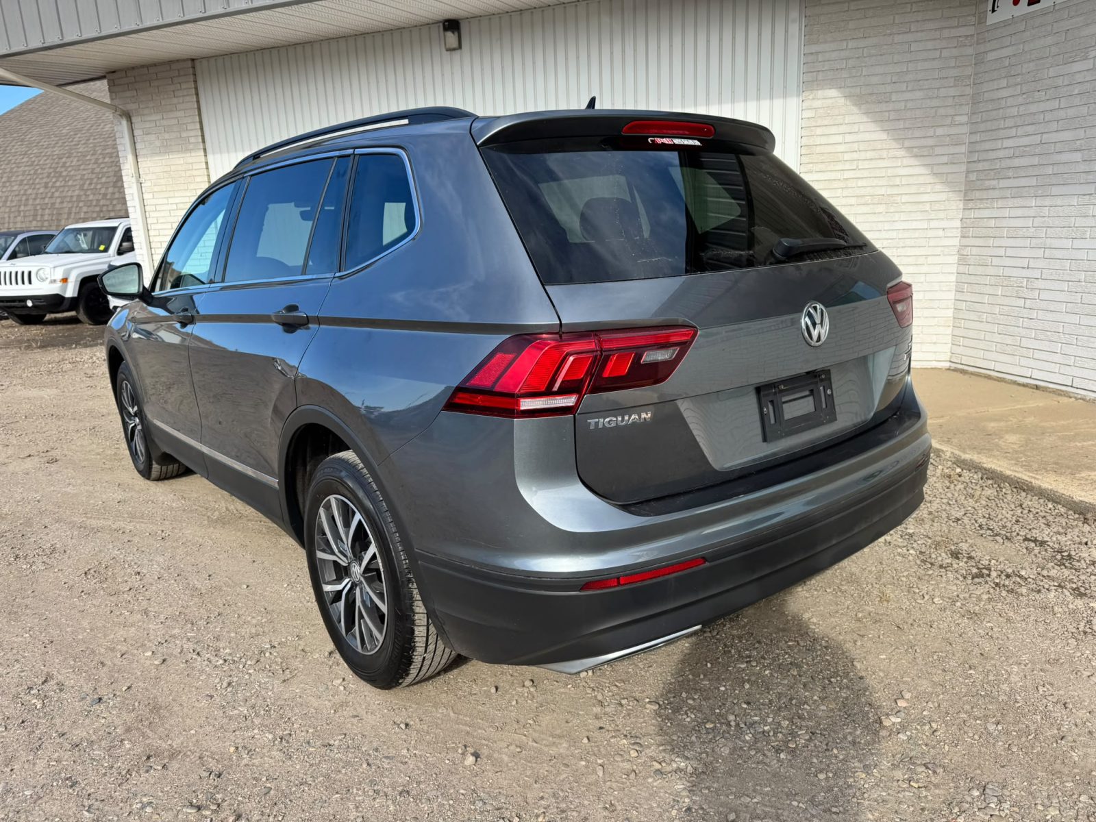 2018 VW Tiguan 4 Motion - Image 3