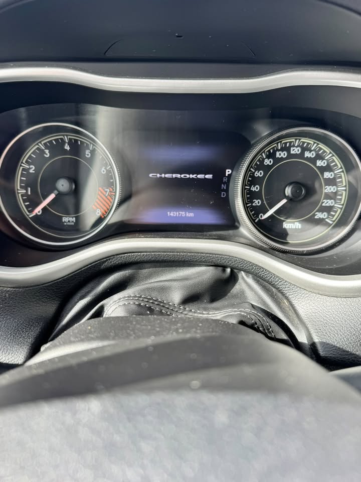 2014 Jeep Cherokee Trailhawk - Image 13