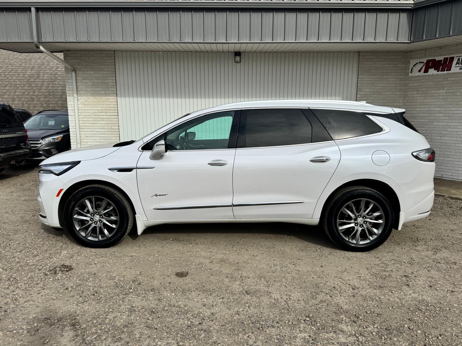 2023 Buick Enclave Avenir - Image 2