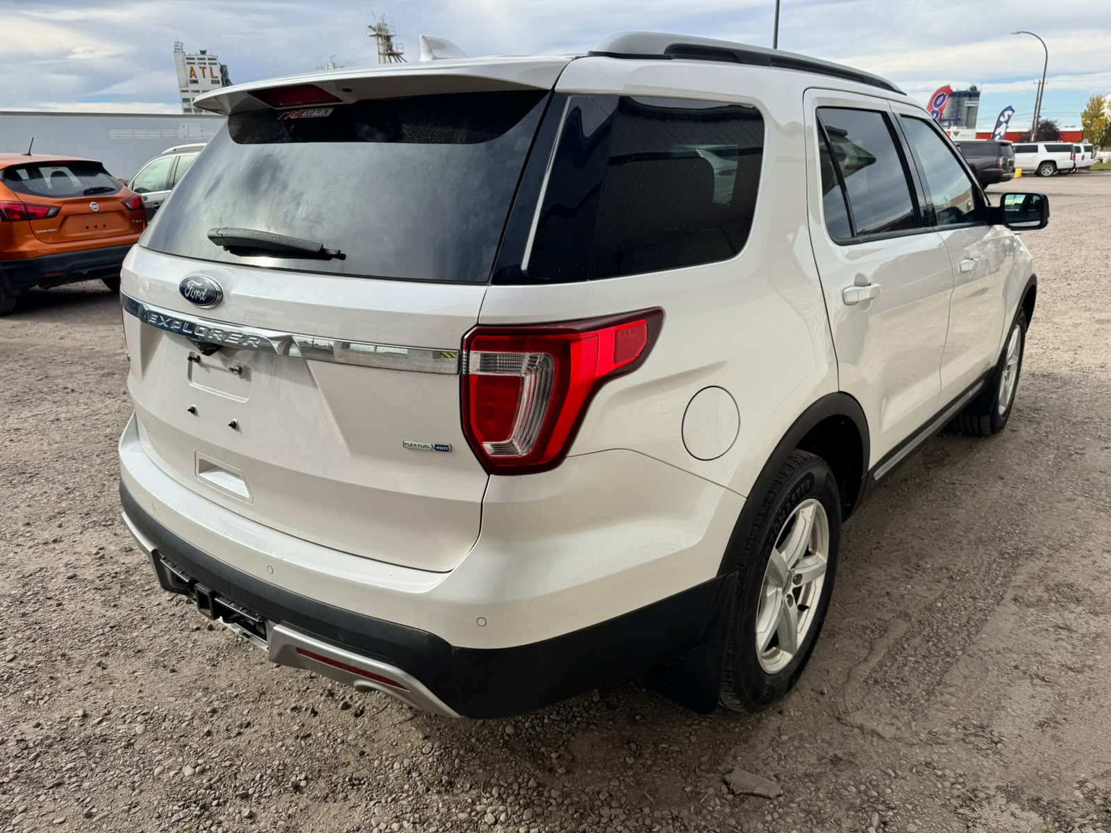 2016 Ford Explorer XLT - Image 6