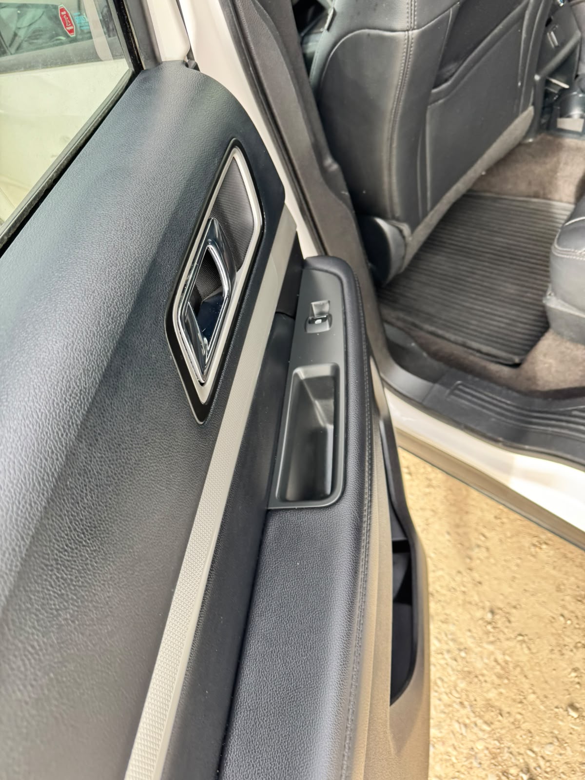 2016 Ford Explorer XLT - Image 18