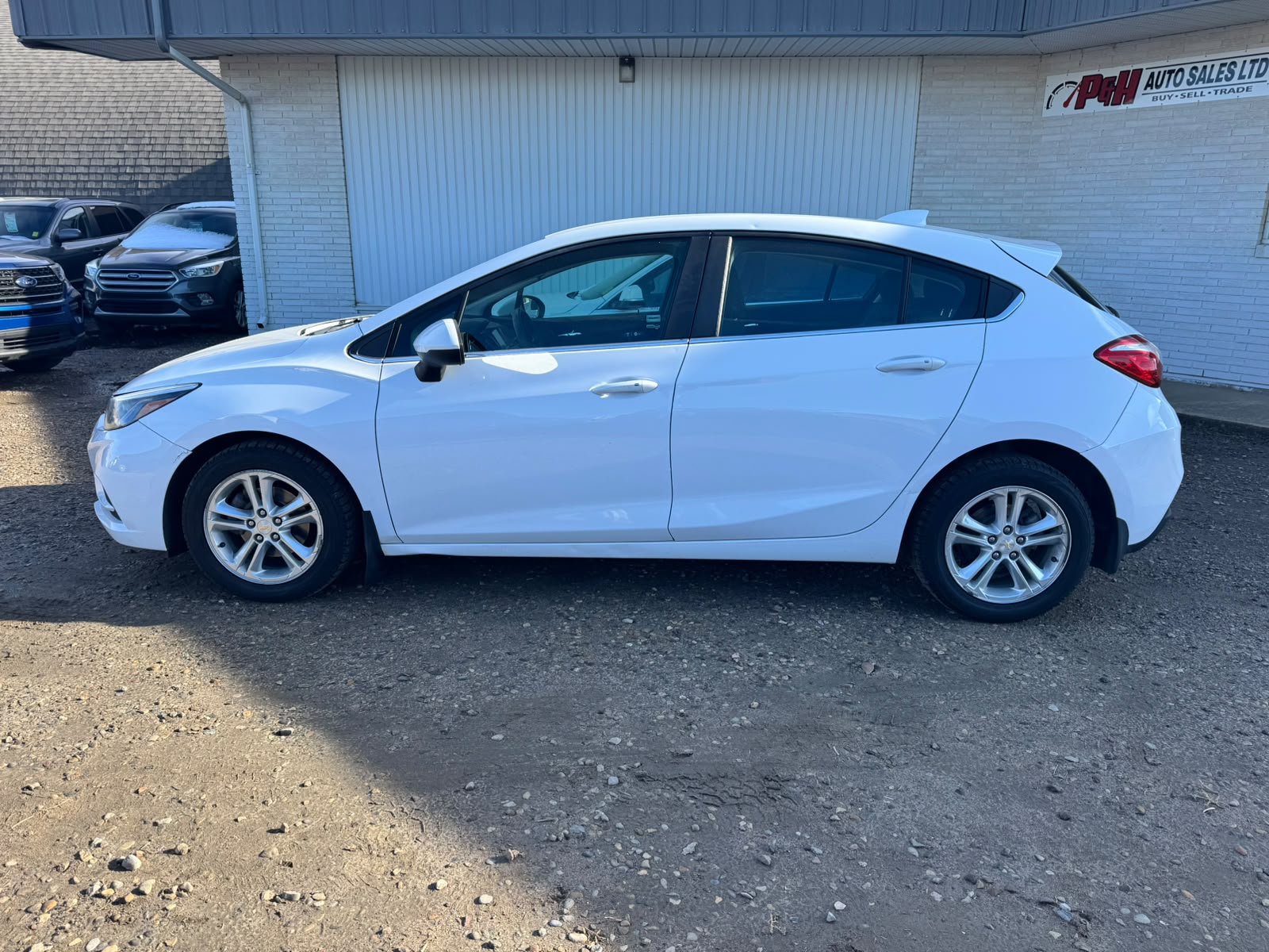 2018 Chevrolet Cruze - Image 2