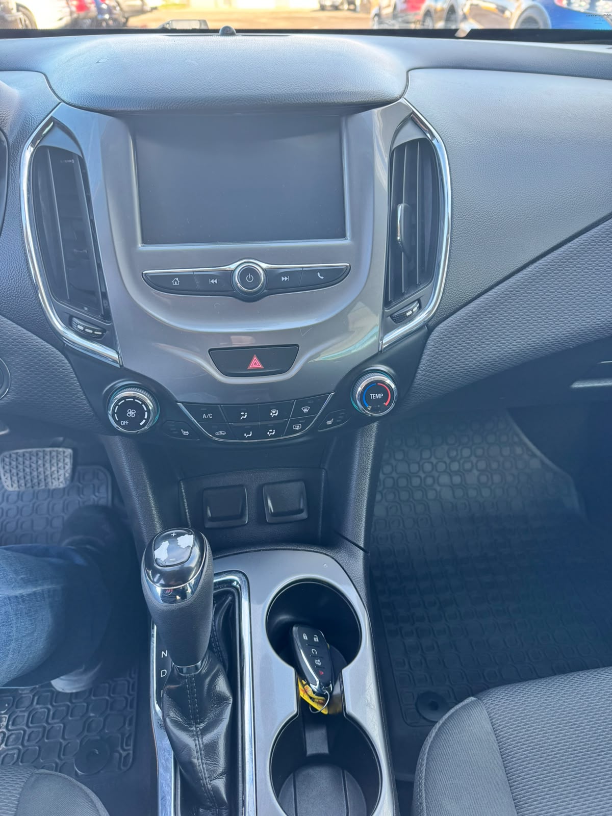 2018 Chevrolet Cruze - Image 13